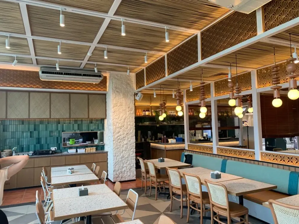 Terumbu Seafood Terrace - Cilandak Town Square interior photo 4