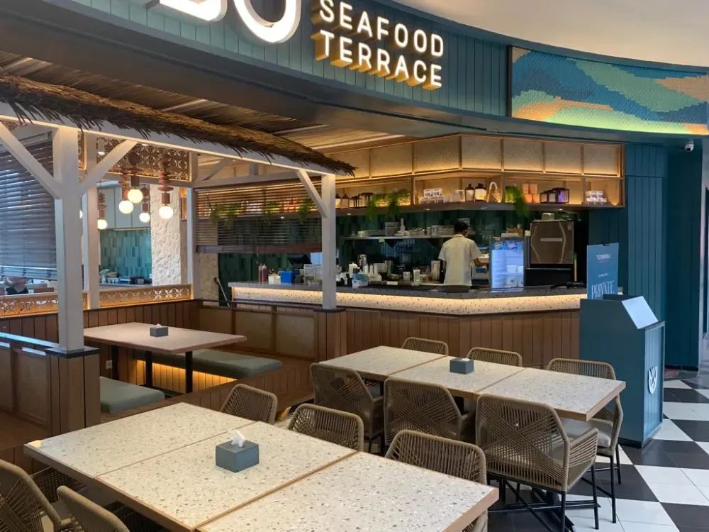 Terumbu Seafood Terrace - Cilandak Town Square interior photo 6